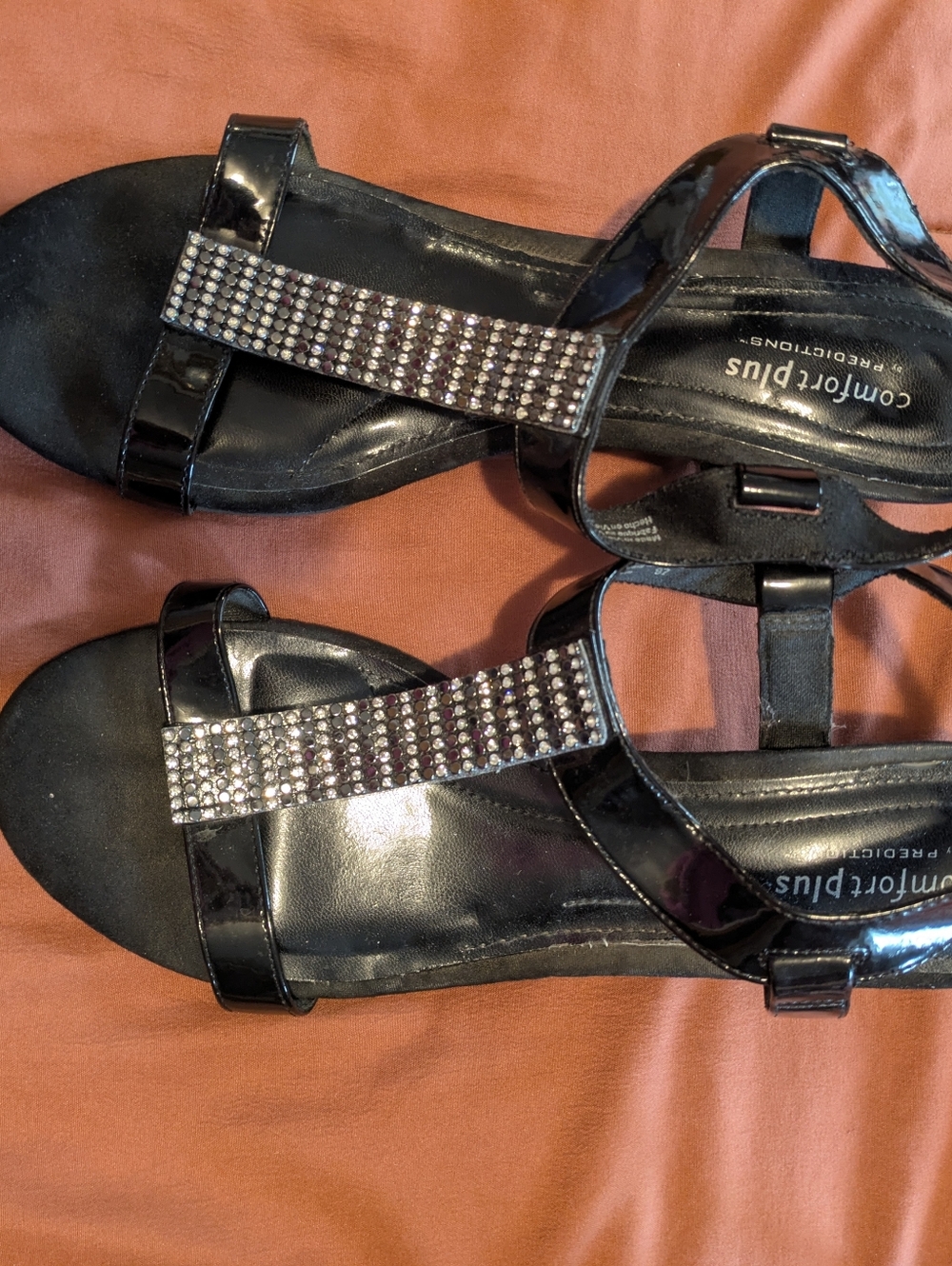 comfort plus by Predictions Black Patent T-Strap Sandals with Rhinestone Band